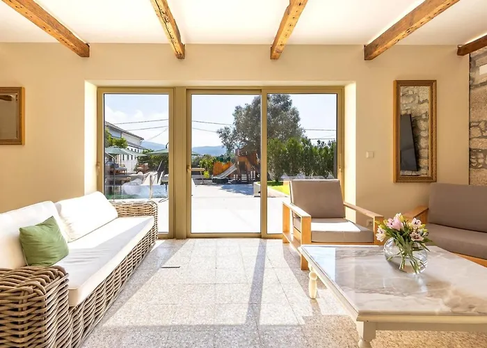 Villa Portugal Active Lima River